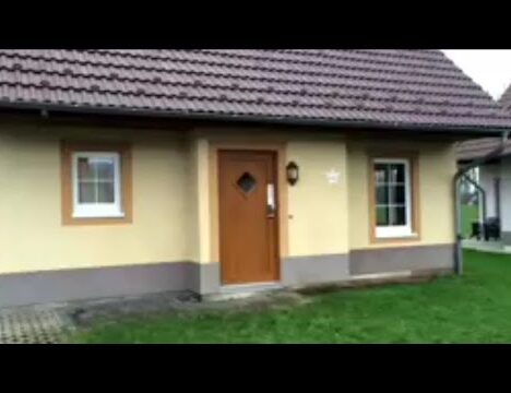 Ferienhaus Alte Korbflechterei mit Hund – Reetdach-Ferienhaus an der Ostsee 🐶