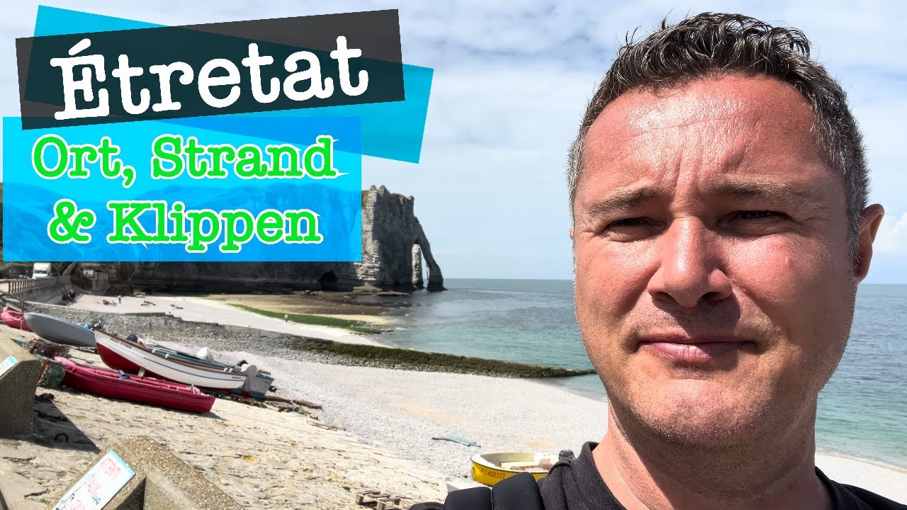 Étretat mit Hund – Berühmte Kreideklippen in der Normandie
